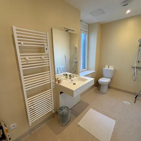 Des Voyageurs Chez Betty 2*