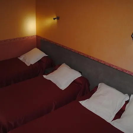 Отель Des Voyageurs Chez Betty Neussargues en Pinatelle