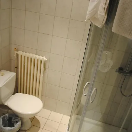 Отель Des Voyageurs Chez Betty Neussargues en Pinatelle