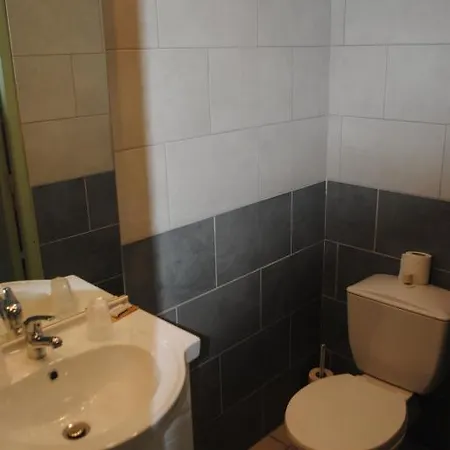 Отель Des Voyageurs Chez Betty 2*