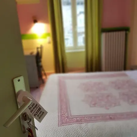 Des Voyageurs Chez Betty 호텔 2*
